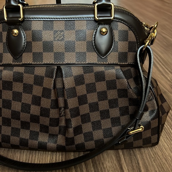 A101- ๐ฏ% authentic Louis Vuitton Trevi PM Damier bag - Picture 4 of 16